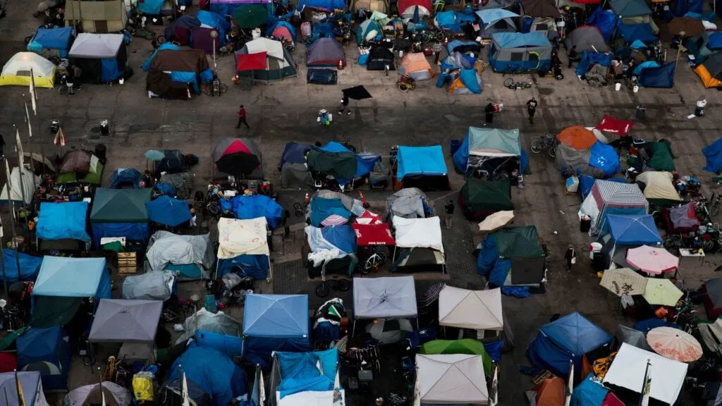 Cambios en Medicaid generan preocupación por posible pérdida de cobertura médica entre personas sin hogar en California.