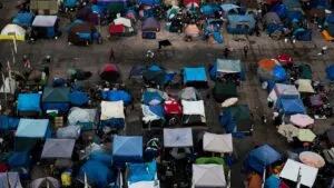 Cambios en Medicaid generan preocupación por posible pérdida de cobertura médica entre personas sin hogar en California.