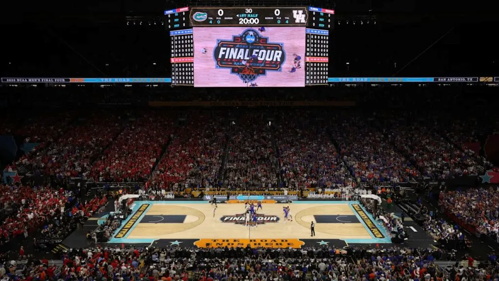 Partido de baloncesto universitario en Viejas Arena durante el torneo March Madness en San Diego
