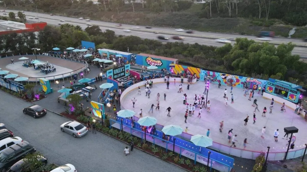 patinaje frente al mar en San Diego con pista al aire libre y vista al océano en Seaport Village