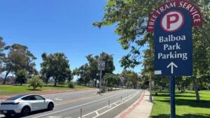 Debate sobre estacionamiento pagado en Balboa Park y propuesta para eliminar tarifas en el parque de San Diego.