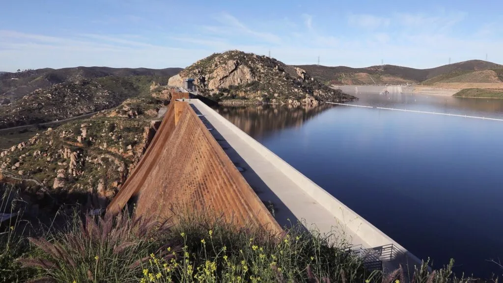 Infraestructura del San Diego County Water Authority relacionada con venta de agua y suministro hídrico en California