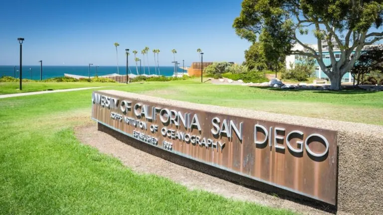 Scripps Institution of Oceanography recibe subvención de 15 millones para ampliar investigación oceánica, monitoreo del océano profundo y estudio del clima.