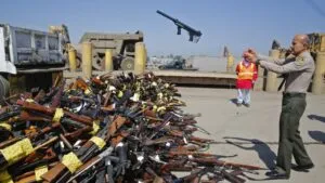 canje de armas en San Marcos con entrega voluntaria de armas y presencia policial en evento comunitario