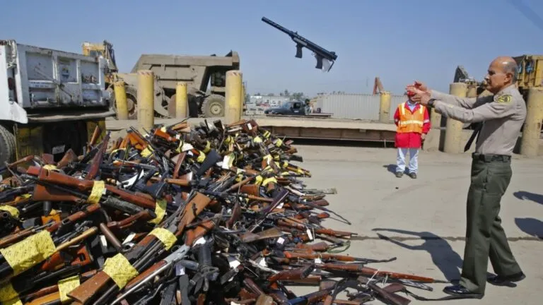canje de armas en San Marcos con entrega voluntaria de armas y presencia policial en evento comunitario