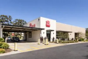 Chick-fil-A en San Diego con drive thru más grande y múltiples carriles de servicio rápido