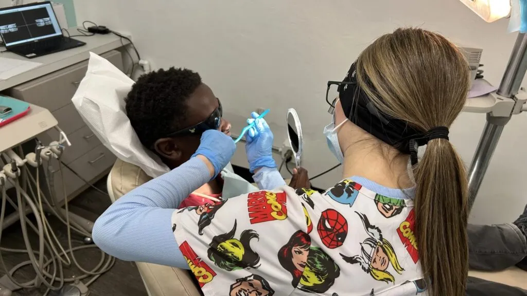 clínica dental gratuita en City Heights brinda atención a pacientes vulnerables en San Diego