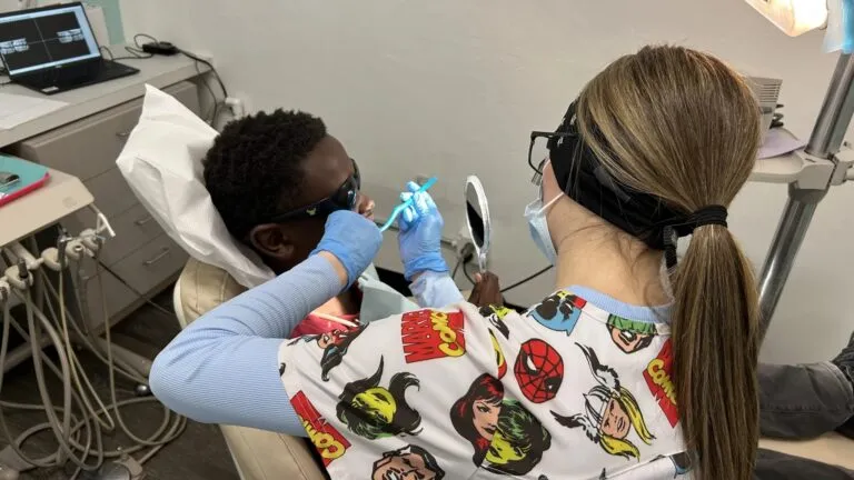 clínica dental gratuita en City Heights brinda atención a pacientes vulnerables en San Diego