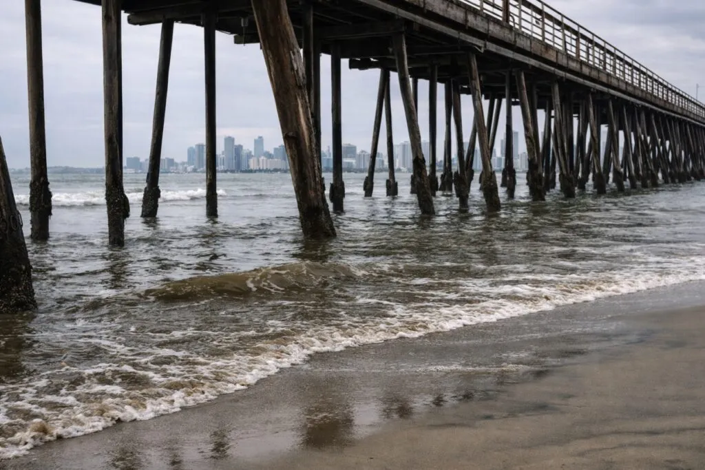 Crisis aguas residuales Imperial Beach afecta playas y economía local en San Diego durante 2026