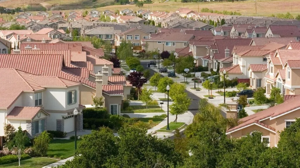 crisis de vivienda en San Diego afecta a familias por altos costos de renta y acceso limitado a apoyo habitacional