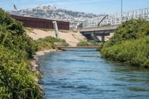 negocios afectados en San Diego por crisis del río Tijuana y cierres de playas en 2026