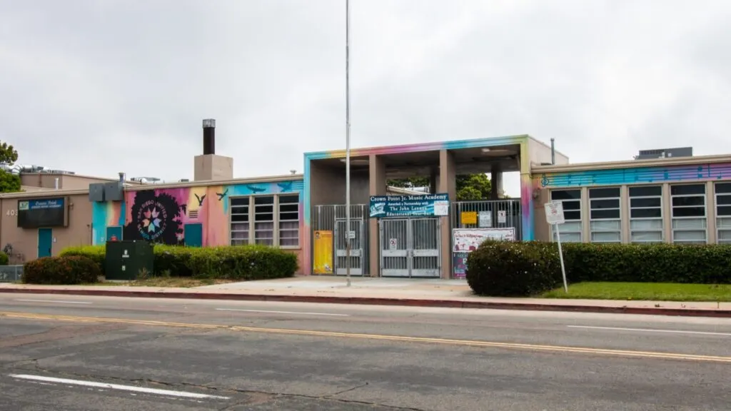 Crown Point en San Diego con nuevo centro musical y espacios educativos dedicados a formación artística de estudiantes