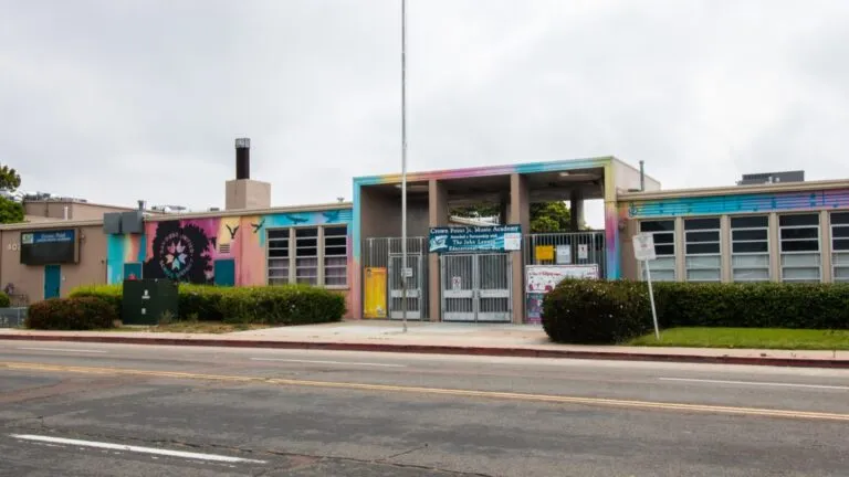 Crown Point en San Diego con nuevo centro musical y espacios educativos dedicados a formación artística de estudiantes