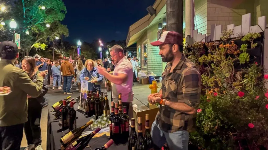 festival gastronómico en San Diego Zoo con comida, bebidas y música en evento Food Wine and Brew Celebration