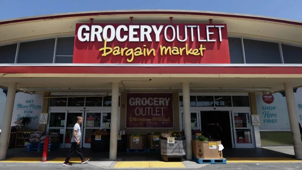 Grocery Outlet abre tienda en Pacific Beach con descuentos y productos accesibles para la comunidad
