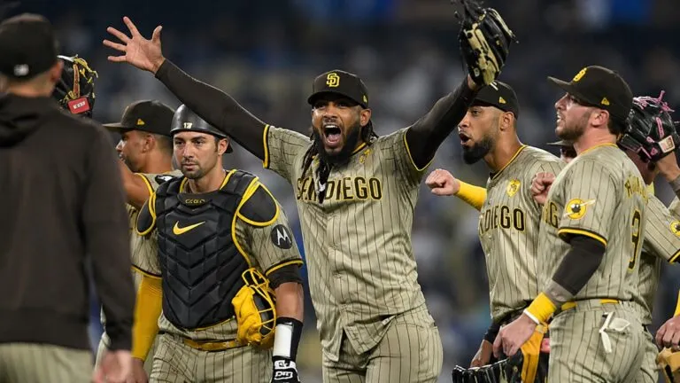 Afición en estadio durante MLB CDMX con Padres de San Diego y ambiente deportivo internacional