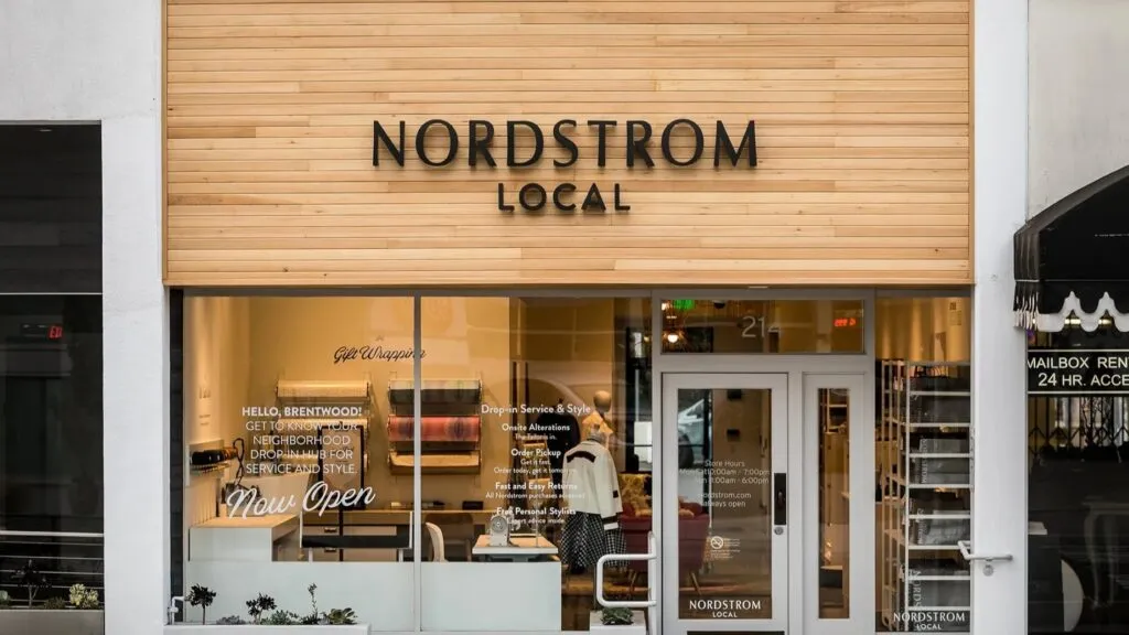 Nordstrom Local en San Diego ofrece servicios de recogida y devoluciones sin tienda tradicional en Carmel Valley