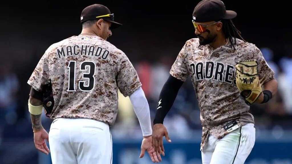 Padres de San Diego celebran victoria en Petco Park tras juego contra Seattle con destacada actuación ofensiva