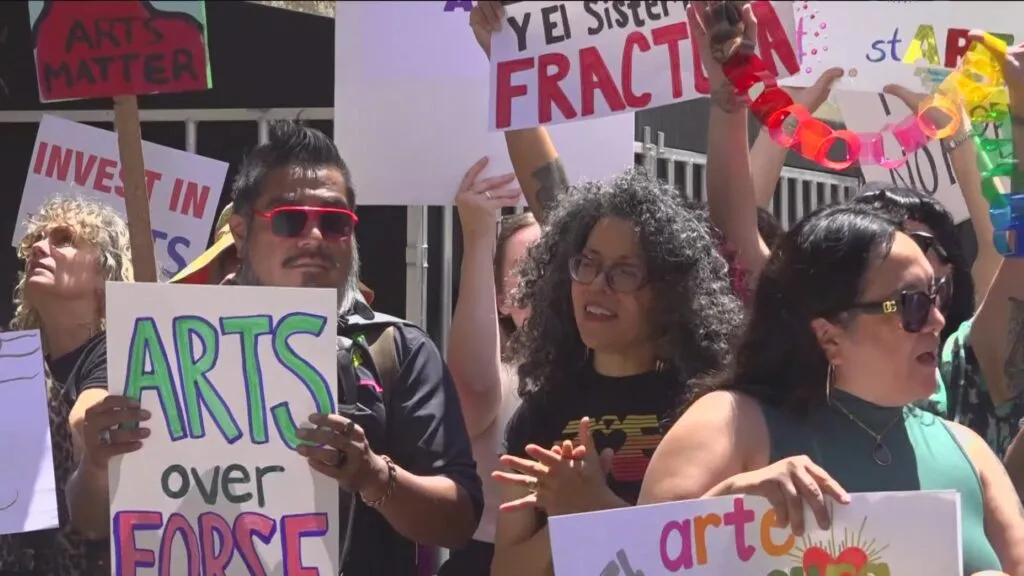 programas de arte en San Diego con eventos culturales en riesgo por recortes presupuestales