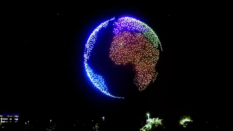 SeaWorld presenta show de drones sobre Mission Bay como alternativa a fuegos artificiales en San Diego