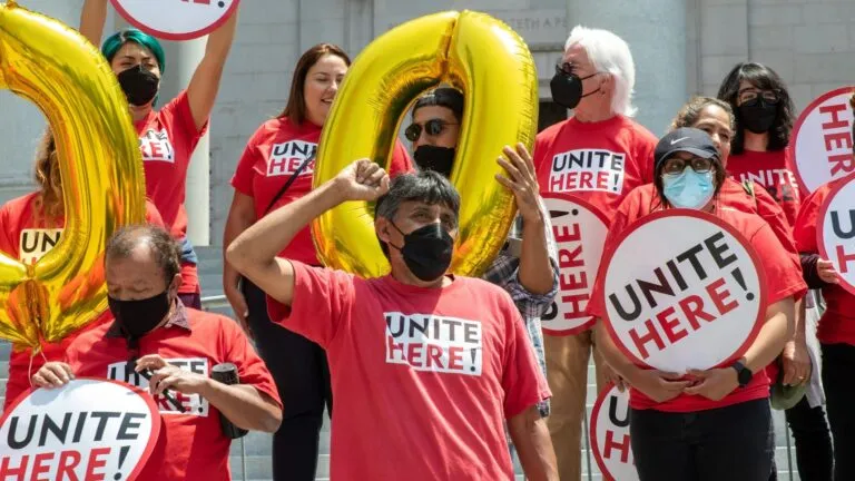 Unite Here Local 11 en protesta por condiciones laborales y operativos migratorios en Los Ángeles previo al Mundial