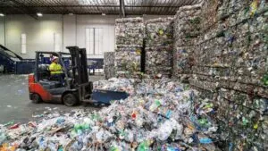planta de separación de residuos y reciclaje de plástico en California