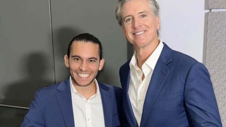 Influencers participan en campañas políticas digitales dirigidas a votantes jóvenes en California