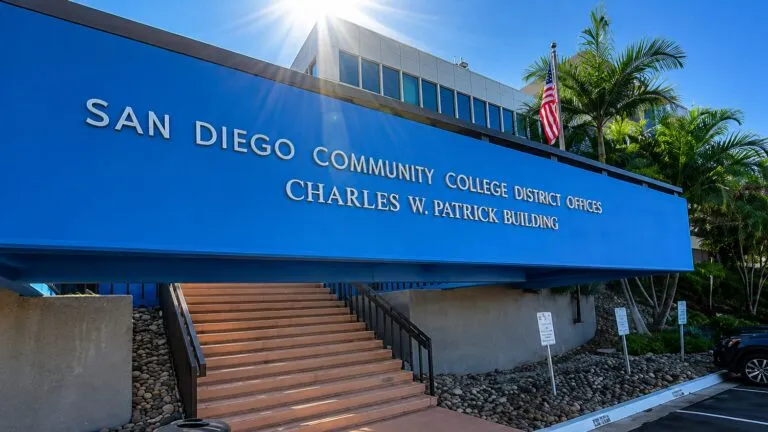 Especialistas revisan sistemas del San Diego Community College District tras ciberataque