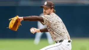Griffin Canning lanza con Padres en San Diego durante su debut en victoria ante Medias Blancas