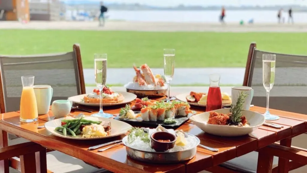 Día de las Madres en San Diego con brunch, buffets y experiencias gastronómicas en restaurantes