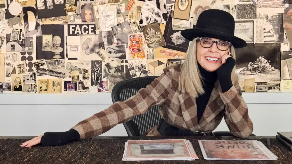Diane Keaton en exposición con objetos personales y fotografías para subasta en Bonhams