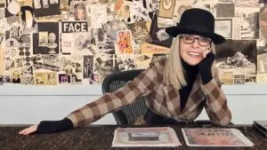 Diane Keaton en exposición con objetos personales y fotografías para subasta en Bonhams