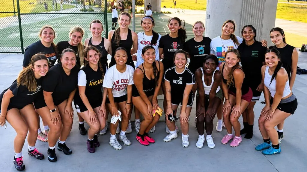 Proyecto universitario de flag football femenil crece dentro de San Diego State