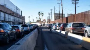 Garitas de Mexicali con largas filas y tráfico fronterizo hacia Estados Unidos este jueves