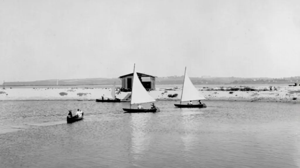 Mission Bay en San Diego muestra su transformación de humedal natural a destino turístico moderno