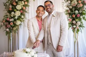 Parejas participan en bodas colectivas LGBT en Tijuana para fortalecer derechos civiles e inclusión social