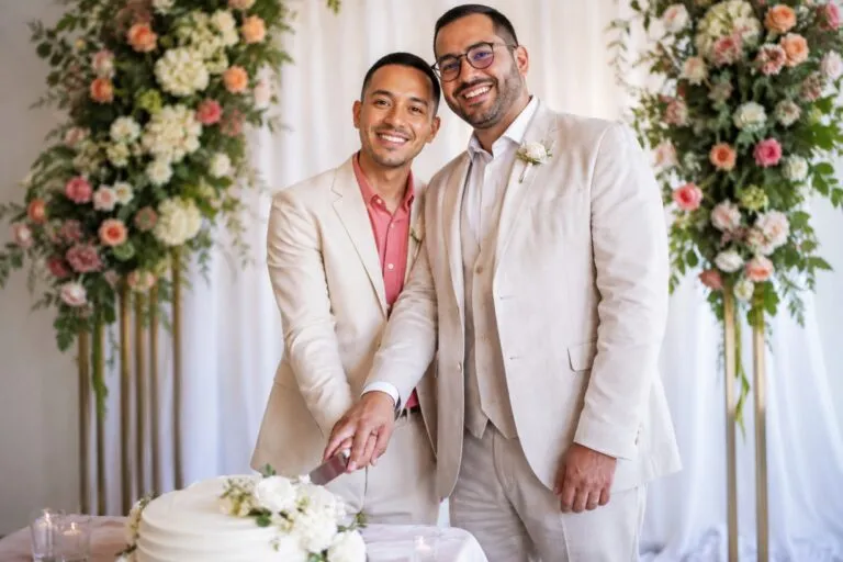 Parejas participan en bodas colectivas LGBT en Tijuana para fortalecer derechos civiles e inclusión social
