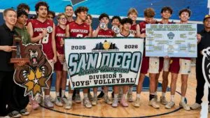 Jugadores de Point Loma Pointers celebran campeonato histórico y clasificación a playoffs CIF en San Diego
