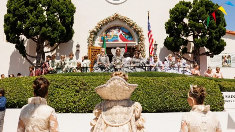 celebración comunitaria de Festa do Espírito Santo en Point Loma con tradición portuguesa