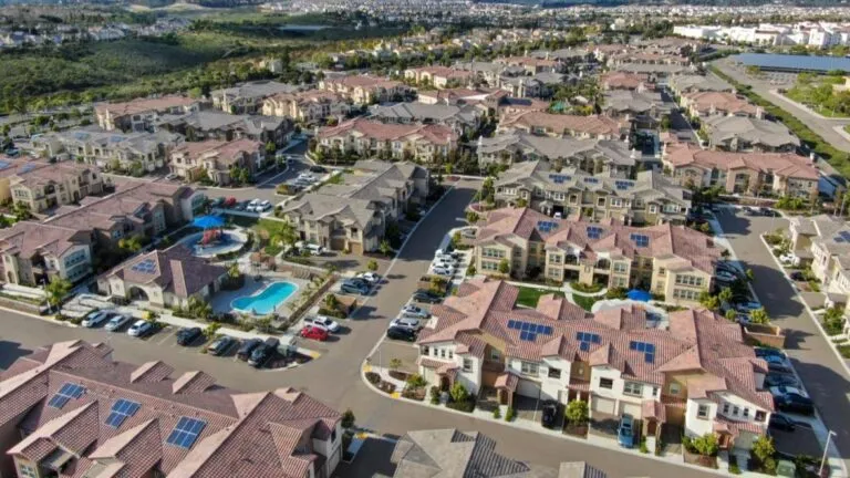 precios de la vivienda en San Diego reflejan alto costo y crecimiento moderado del mercado inmobiliario