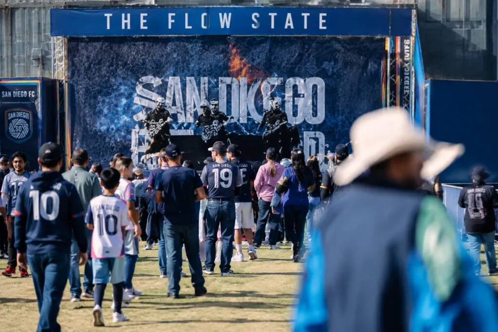 San Diego FC durante actividades futboleras en California con ambiente binacional y afición latina