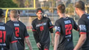 jugadores de los San Diego Growlers durante partido de ultimate frisbee
