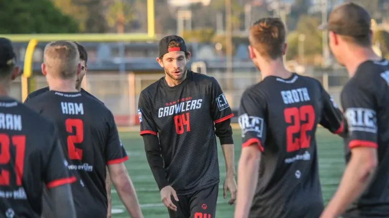 jugadores de los San Diego Growlers durante partido de ultimate frisbee