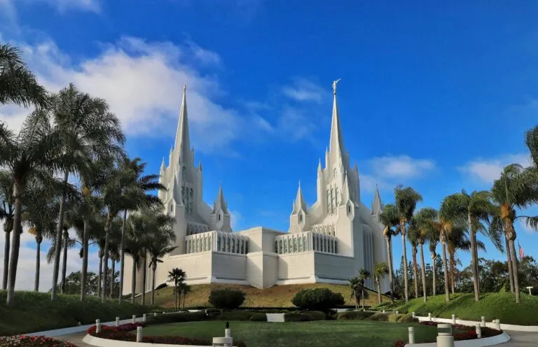 Templo de San Diego con visitas gratuitas y reservación previa para turistas y residentes en California