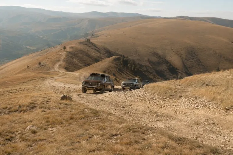 Rivian Adventure Network con estaciones rápidas en California y Colorado para viajes eléctricos en Estados Unidos