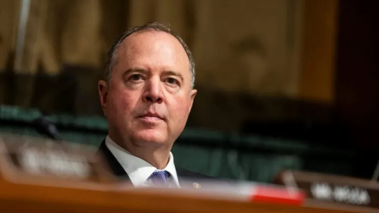 Adam Schiff cuestiona el uso de fondos de parques nacionales para proyectos federales en Washington