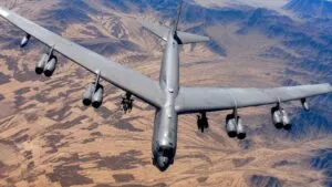Zona del accidente donde murieron ocho militares tras el desplome de un bombardero B-52 en California