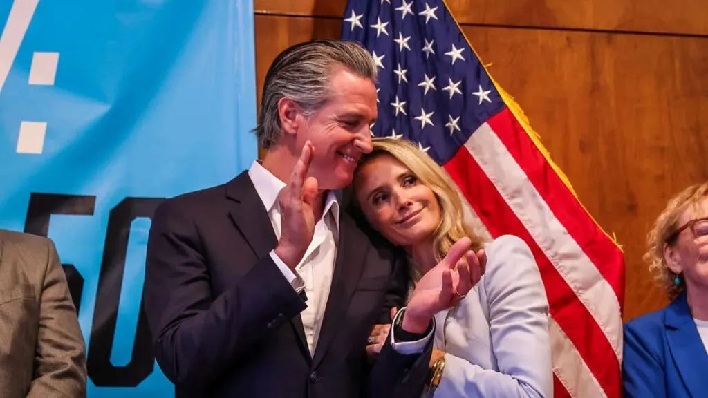 Gavin Newsom durante declaraciones sobre investigación del Departamento de Justicia y disputa política con Donald Trump
