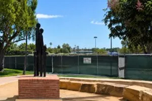 Estatua Black Family restaurada en Mountain View San Diego durante ceremonia comunitaria histórica