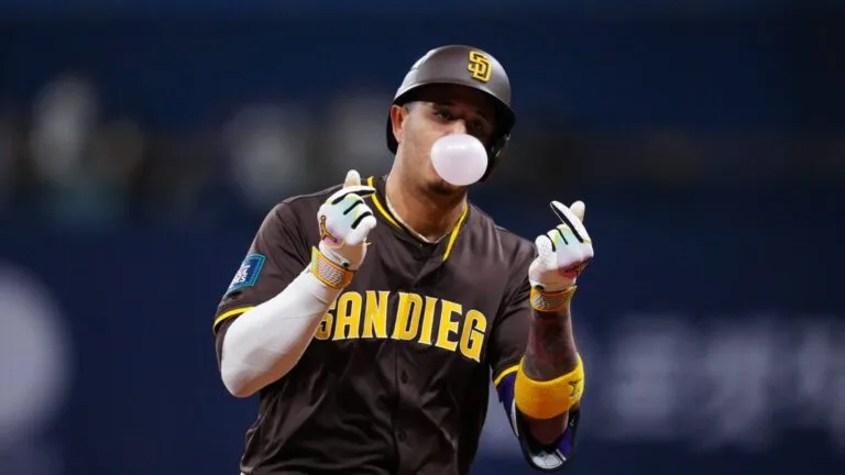 Manny Machado durante un partido de los Padres en medio de la crisis ofensiva del equipo